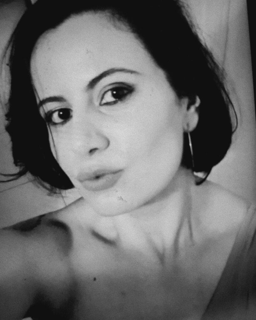 Fundadora do site Entre Frascos e Verdades - História e Missão da Marca