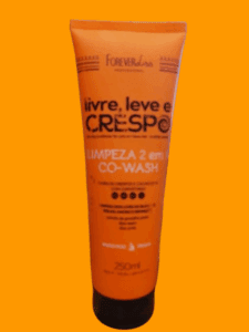 Co-wash Forever Liss produto da resenha com fundo laranja