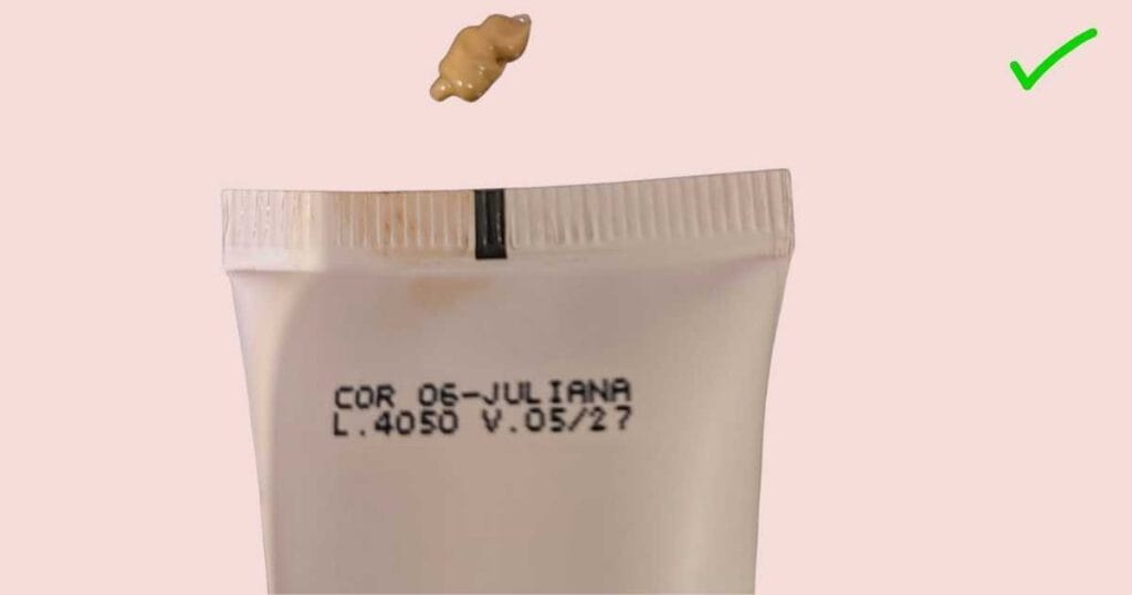 Resenha da Base Boca Rosa Beauty cor 06 Juliana em pele 40+